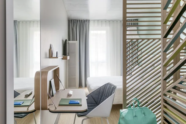 غرفة كلاسيكية بسرير كوين، Okko Hotels Paris La Defense 3/3