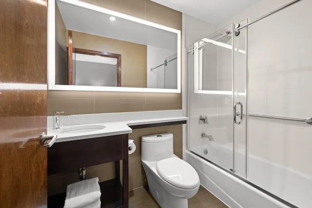 غرفة بسرير كوين بشرفة، Comfort Inn Prospect Park-Brooklyn 6/9