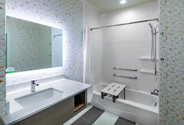جناح بغرفتي نوم لذوي الإعاقة، Holiday Inn Amarillo East 4/5