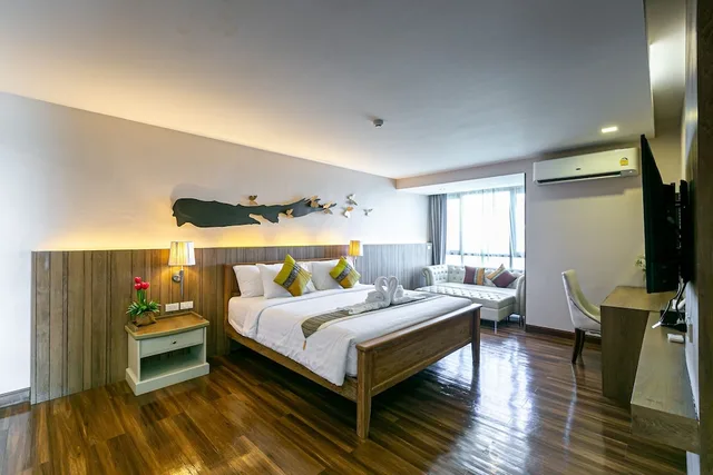 1 Bedroom, Suite, King Bed, Grand Ratchapruek Hotel 6/10