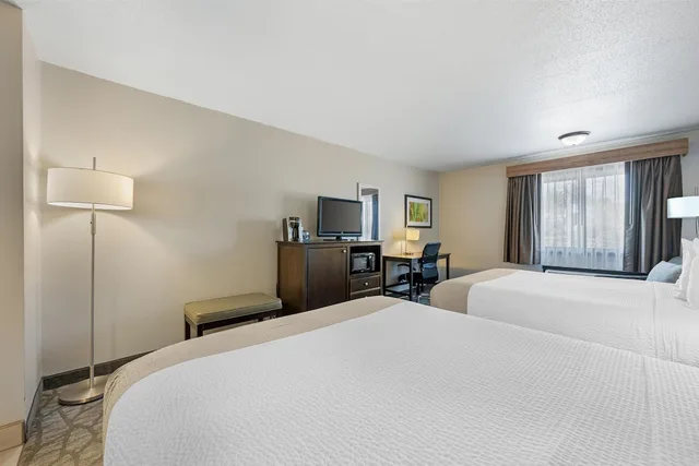 غرفة قياسية بسريرين كوين، Best Western Black Hills Lodge 2/9