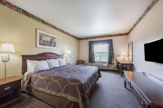 غرفة بسرير كينج للمدخنين، Super 8 by Wyndham Fort Worth Stockyards 2/5