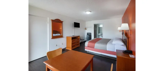 1 King Bed - Non-Smoking, Micfridge، Motel6 Montgomery, AL - Coliseum 4/9