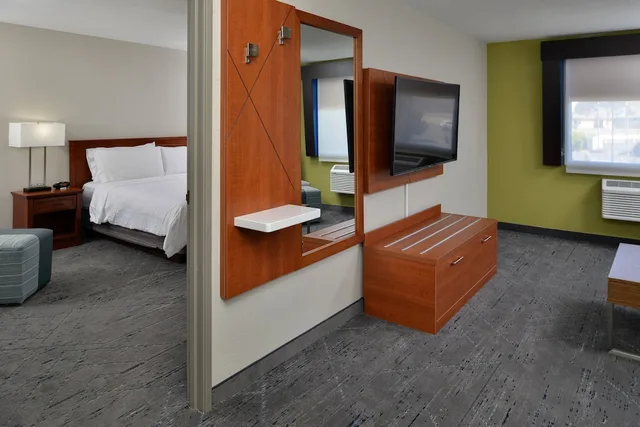جناح بسرير كينج بغرفة نوم واحدة، Holiday Inn Express Hotel And Suites Farmington Bloomfield 7/7