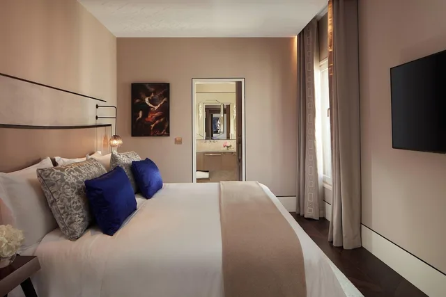 Suite, King Bed, City View, The St. Regis Venice 2/3