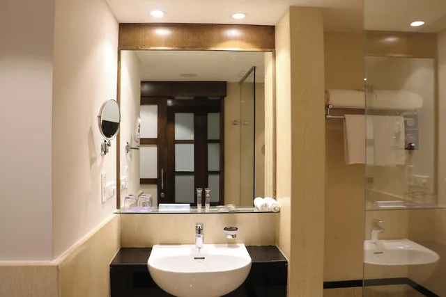 غرفة قياسية بسريرين منفصلين، NOVOTEL HYDERABAD CONVENTION CENTRE 4/7