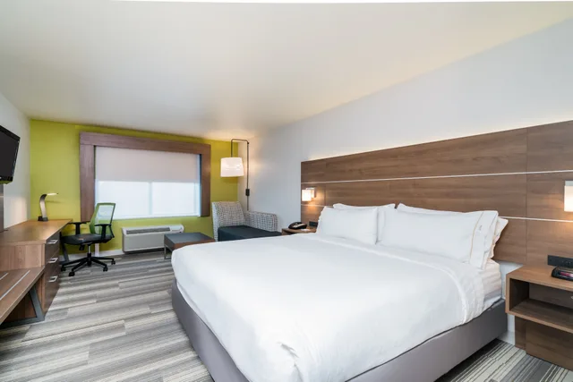 غرفة بسرير كينج، Holiday Inn Express & Suites Rocky Mount/Smith Mtn Lake 2/2