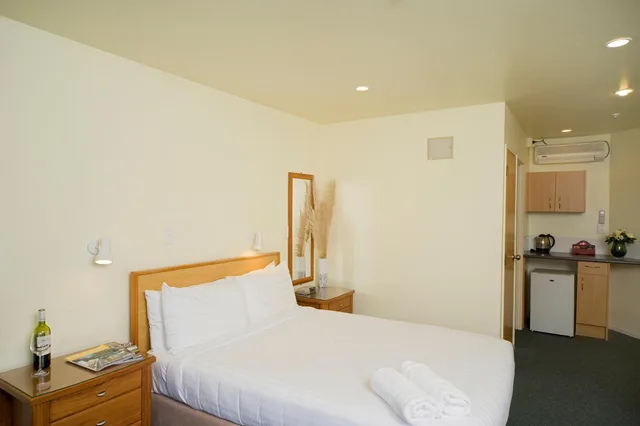 استوديو سوبيريور، Best Western Ellerslie International 7/9