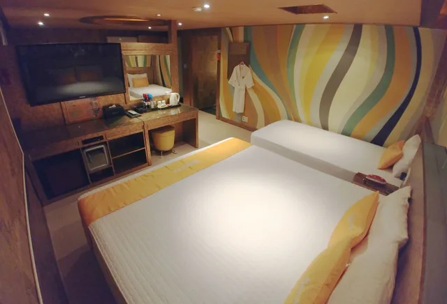 غرفة عائلية بسرير كوين وسرير فردي، V1 Motel 4/5