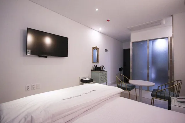 غرفة قياسية، Hotel Insomnia 1/7