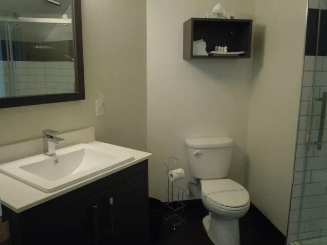 Suite, 2 Queen Beds, Riverside، L Auberge Du Lac St Pierre 3/3