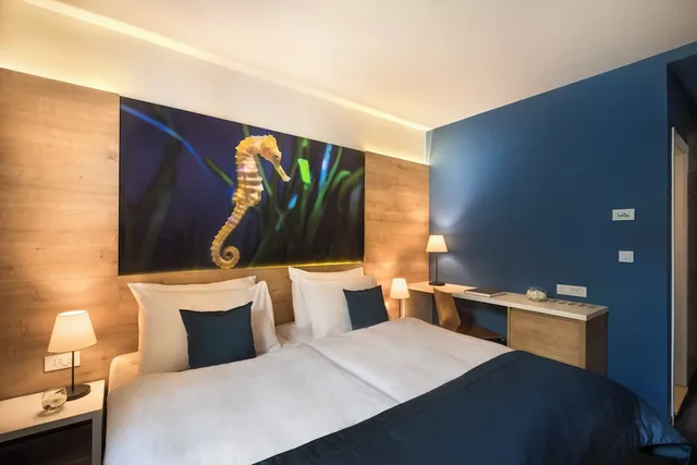 Room, Twin Beds, Street View، Remisens Hotel Epidaurus 1/3