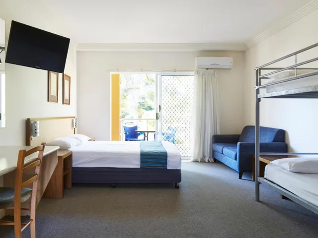 استوديو عائلي بسرير كوين وسرير بطابقين، NRMA Treasure Island Holiday Resort 2/9