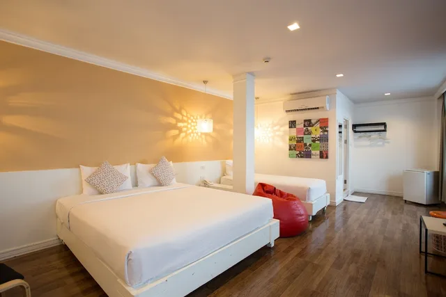 غرفة ديلوكس بسرير مزدوج وسرير فردي، First House 1/2