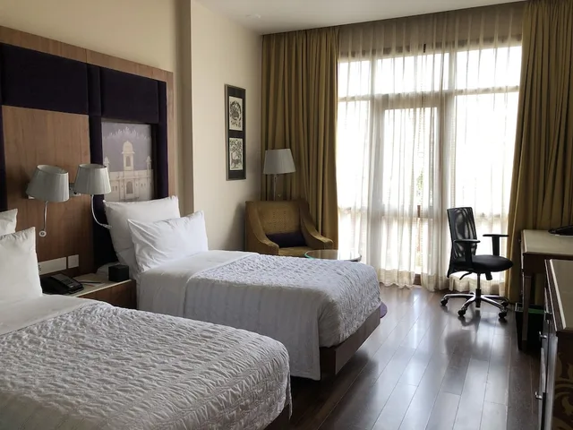 غرفة بريميوم بسريرين منفصلين، Le Meridien Jaipur Resort Spa 1/5