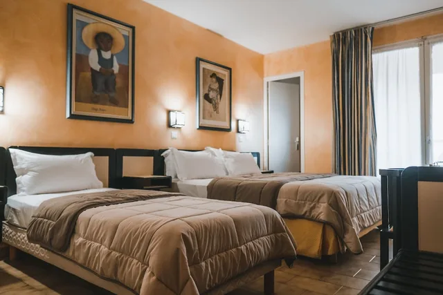 غرفة سوبيريور ثلاثية بسرير كوين وسرير فردي بإطلالة على البحر بشرفة، Hotel Le Subrini 1/4