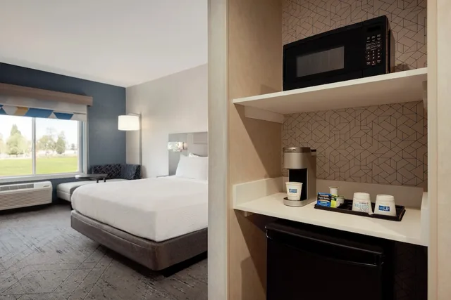 غرفة قياسية بسرير كينج بحوض استحمام لذوي الإعاقة، Holiday Inn Express & Suites Yuba City - Marysville 3/6