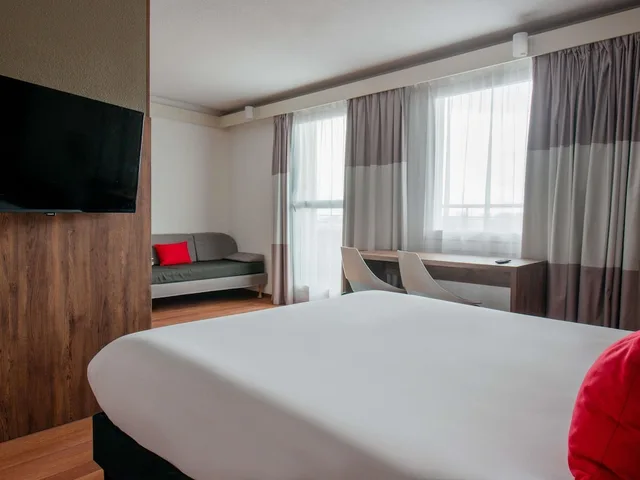 جناح جونيور بسرير مزدوج بشرفة مع أريكة، Ibis Warszawa Stare Miasto (Old Town) 3/7
