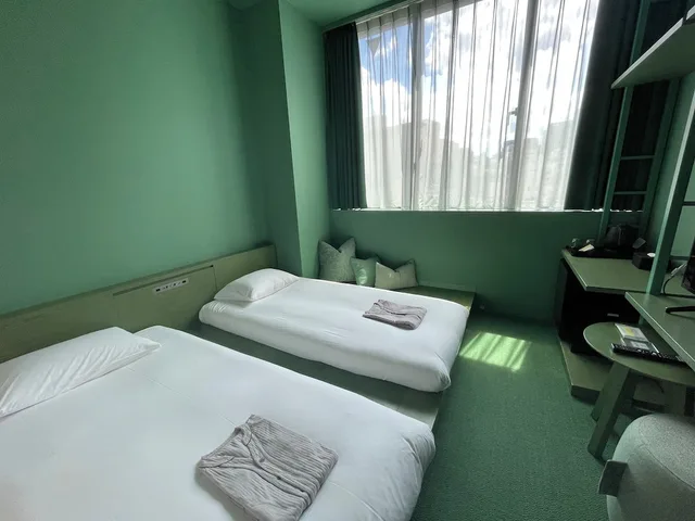 Connecting, Green, 4 Beds, Sofa، Toggle Hotel Suidobashi TOKYO 1/8