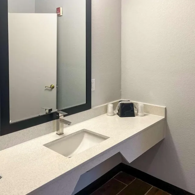 غرفة رباعية لذوي الإعاقة، Motel6 Hurricane, WV 3/4