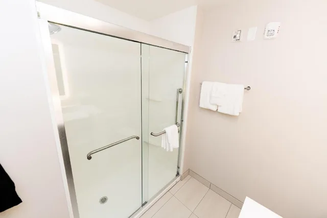 Xtra Space, Standard, King Bed، Holiday Inn Express & Suites Franklin - Berry Farms 3/3