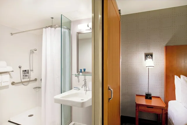 غرفة بسرير كينج لذوي الإعاقة، Four Points by Sheraton Midtown Times Square 3/4