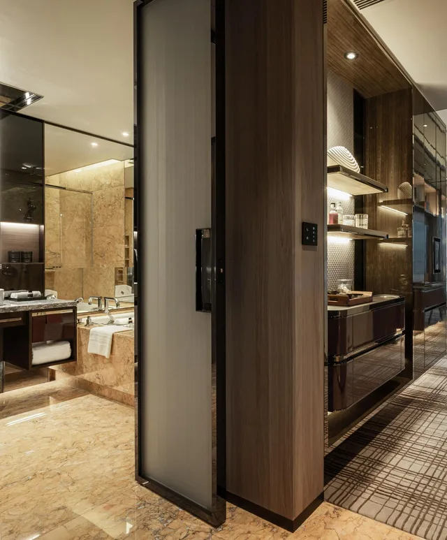 غرفة سوبيريور بإطلالة على المرفأ، Four Seasons Hotel Hong Kong 5/5