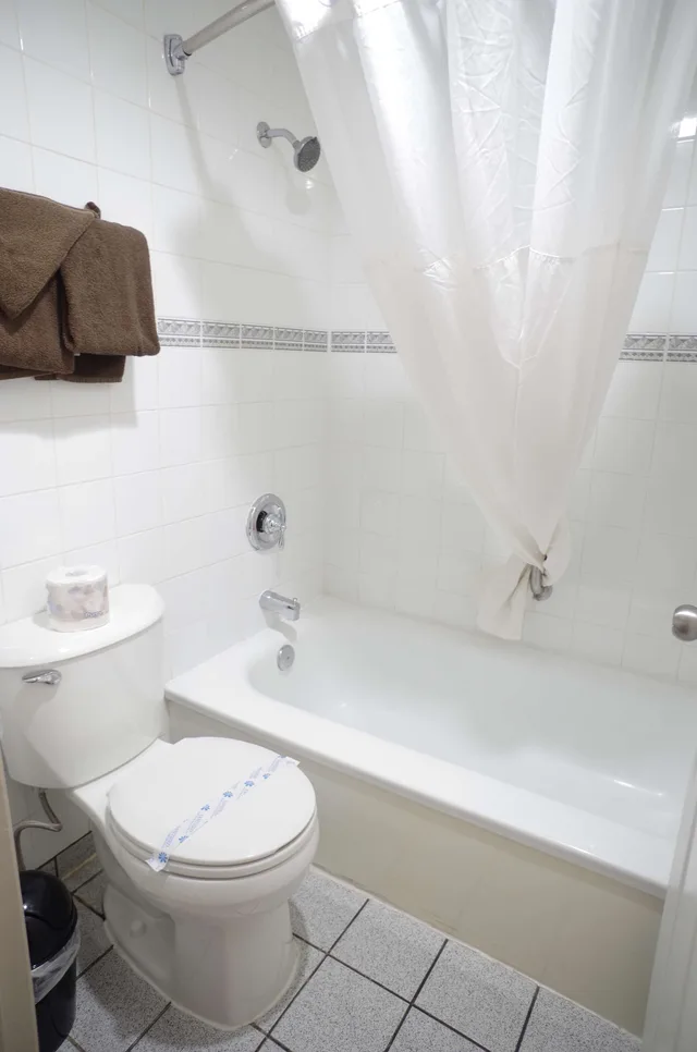 غرفة بسريرين مزدوجين يُسمح فيها بالحيوانات الأليفة، EasyStay Inn & Suites Fernie 5/6