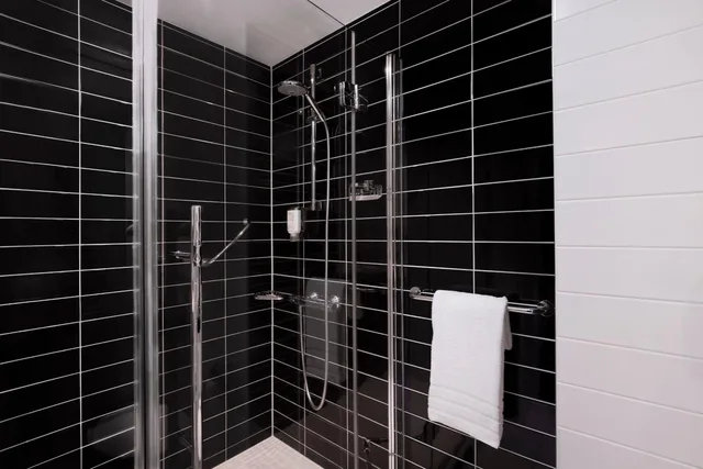 غرفة بسرير مزدوج بإطلالة على الفناء، HOLIDAY INN EXPRESS BREMEN AIRPORT 10/10