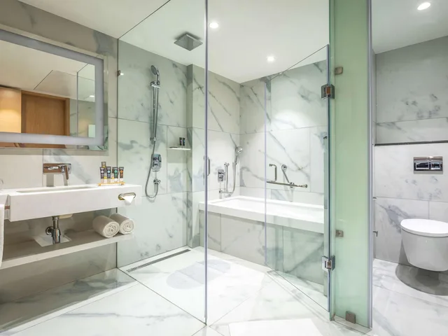 جناح تنفيذي بسرير كوين، Novotel Vijayawada Varun 3/3