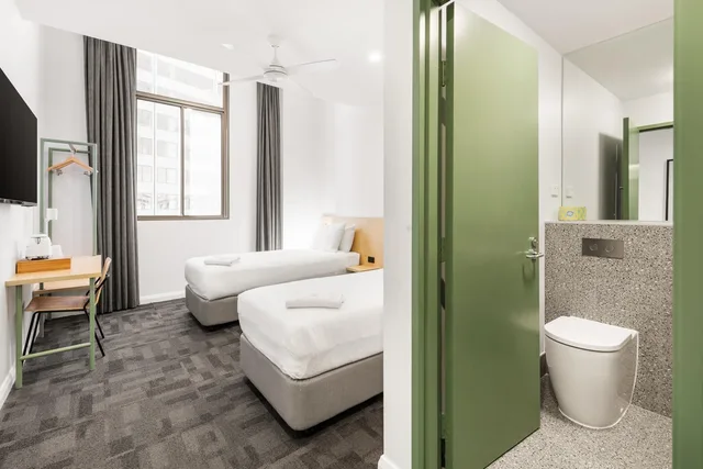 Twin Ensuite, YHA Sydney Central 5/5