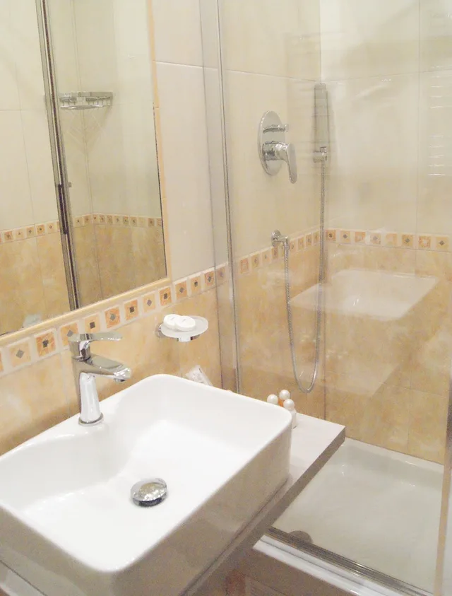 Room, Triple, 1 Double and 1 Single Bed, City View, Hotel Esposizione Roma 3/3