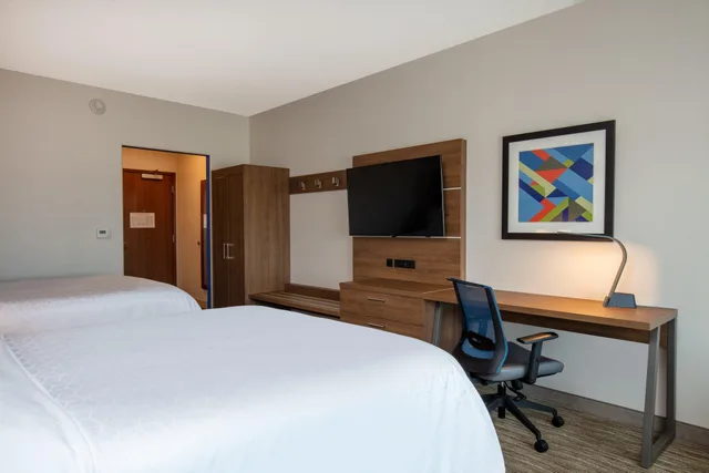 جناح لذوي الإعاقة، Holiday Inn Express & Suites Beloit 3/3
