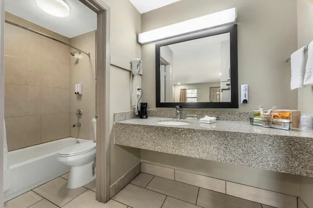 غرفة سوبيريور بسرير كينج، Red Roof Inn West Memphis, AR 10/10