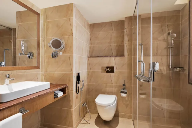 Suite, King Bed, Ramada Darjeeling Gandhi Road 3/5