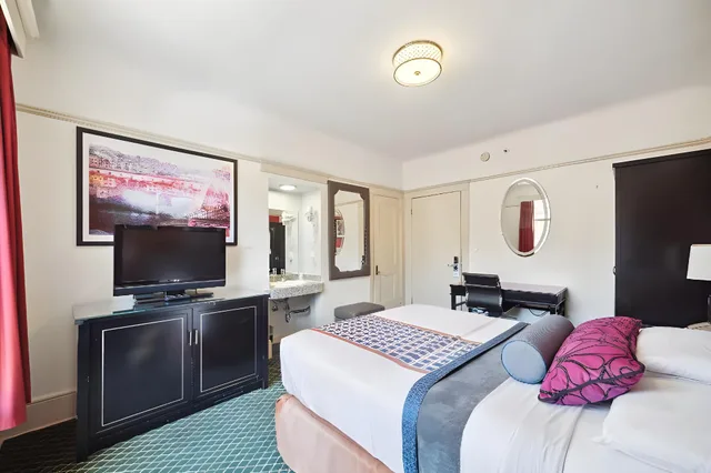 غرفة قياسية بسرير مزدوج أو سريرين منفصلين، Union Square Plaza Hotel 1/1