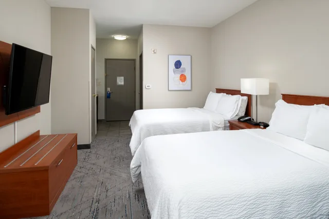 Room, 2 Queen Beds, Holiday Inn Express Hotel And Suites Farmington Bloomfield 4/6