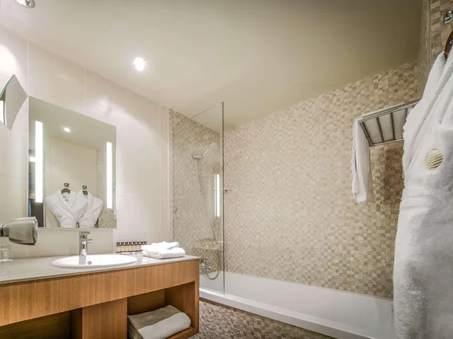 جناح جونيور بسرير كينج، Pullman Bordeaux Lac 8/10