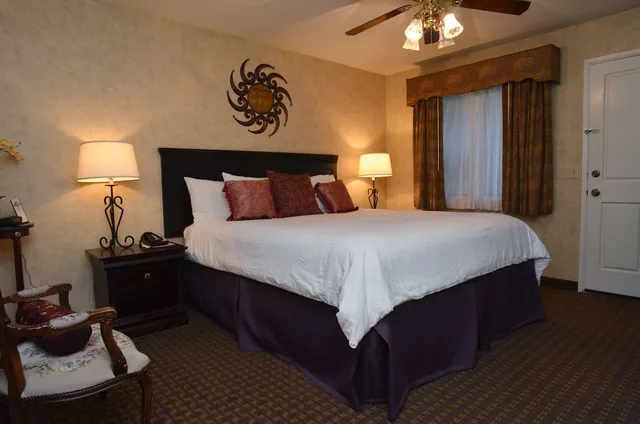 جناح بسرير كينج، Rosedale Inn 2/4