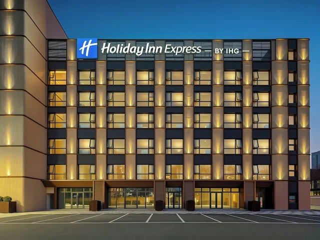Holiday Inn Express Beijing Lize Business District By Ihg، بكين 2/50