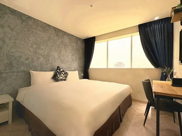 غرفة بسرير مزدوج بإطلالة على المدينة، We Meet Taipei Hotel 7/10