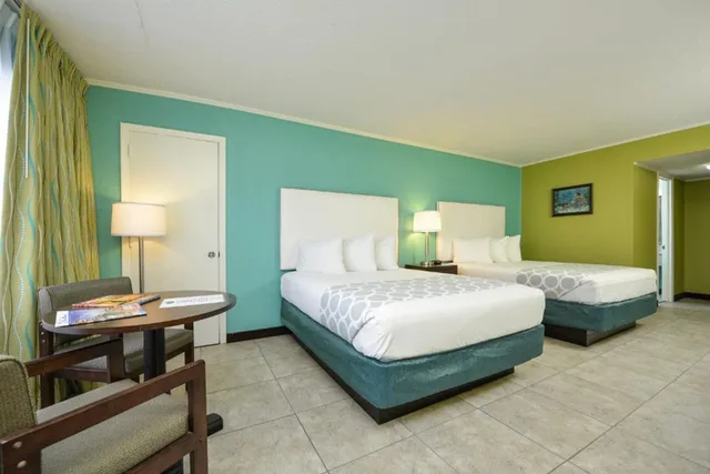 2 Bedrooms, Suite, 1 King and 2 Queen Beds, Mermaid Inn 6/10