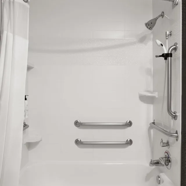 غرفة بسرير كينج بحوض استحمام لذوي الإعاقة، Fairfield Inn Suites Chicago Naperville 4/4