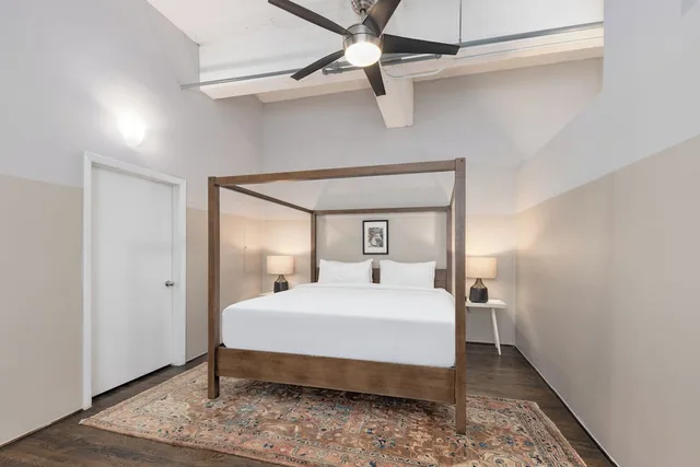 Deluxe, Suite, Apartment, King Bed, Sofa، The District at Hogg Palace, A Wyndham Hotel 1/8