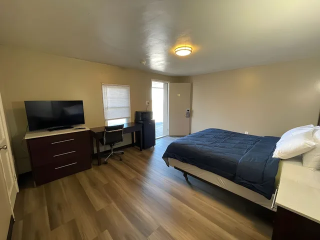غرفة بسرير كينج للمدخنين، Scottish Inns Middletown 3/8