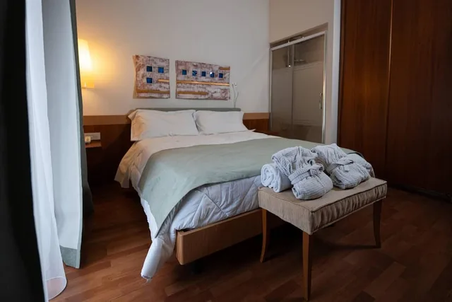غرفة قياسية بسرير كوين بشرفة، Hotel Terme Orvieto 2/3