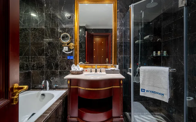 جناح، Wyndham Shanghai Hongqiao 3/3