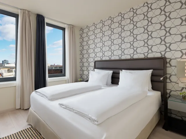 جناح، H10 Berlin Ku'Damm, Berlin 1/3