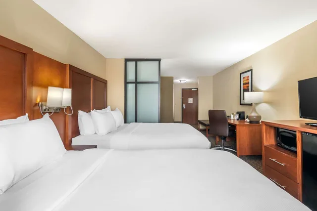 جناح بسريرين كوين، Comfort Suites Manhattan 1/3
