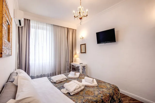 Economy, Double or Twin Bed, External Bathroom، All Comfort Astoria Palace 2/5